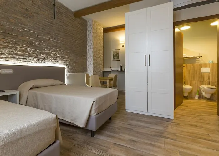 迪亚曼蒂纳公寓酒店 费拉拉